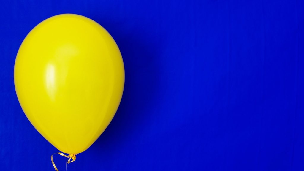 Sweep a balloon to remove pet hair from your car